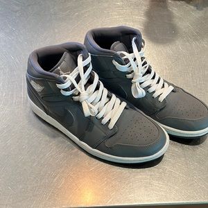 Jordan 1 mid wolf grey